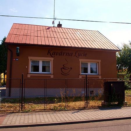 Kavarna Lucie S Ubytovanim Horní Těrlicko Kültér fotó