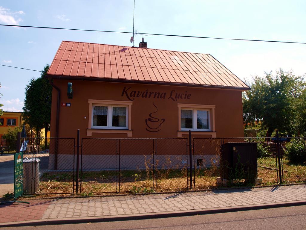 Kavarna Lucie S Ubytovanim Horní Těrlicko Kültér fotó