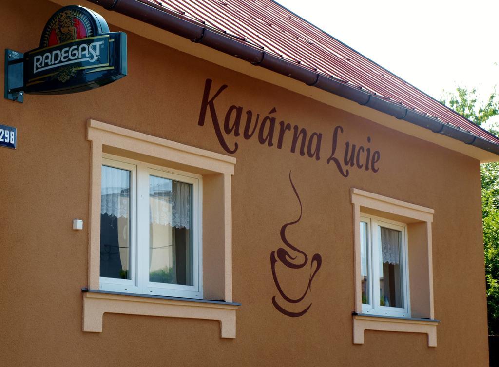 Kavarna Lucie S Ubytovanim Horní Těrlicko Kültér fotó